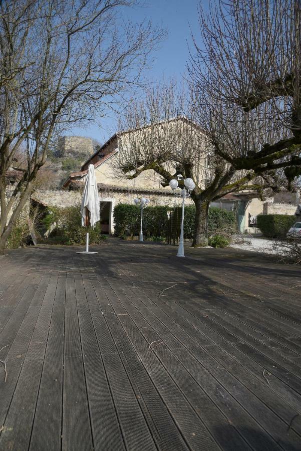 Hotel Le Baron Cremieu Exterior photo