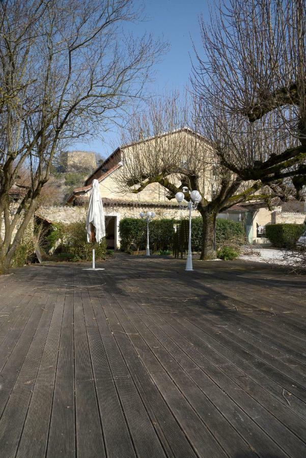 Hotel Le Baron Cremieu Exterior photo