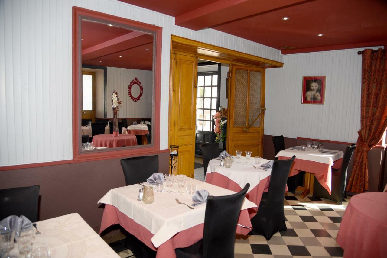 Hotel Le Baron Cremieu Exterior photo