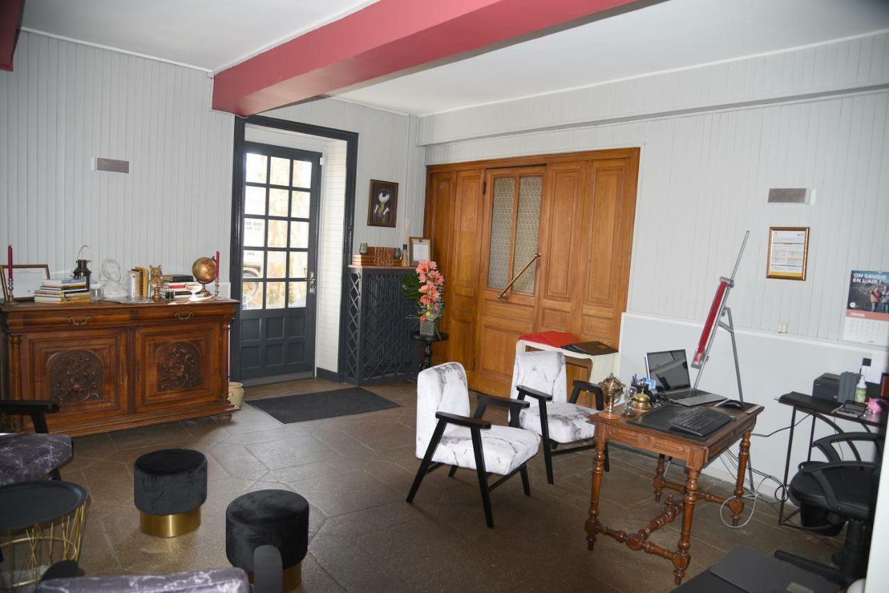Hotel Le Baron Cremieu Exterior photo