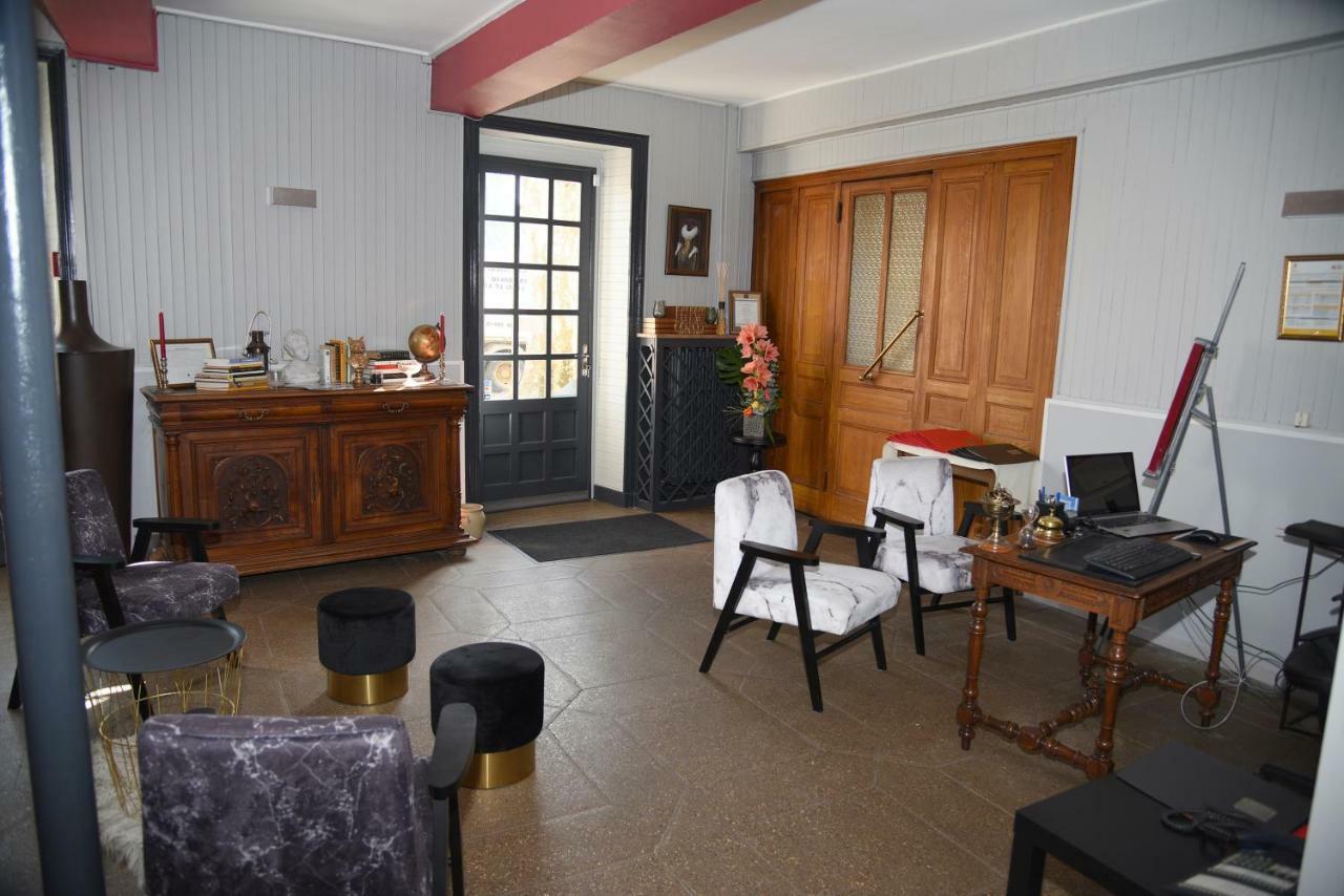 Hotel Le Baron Cremieu Exterior photo